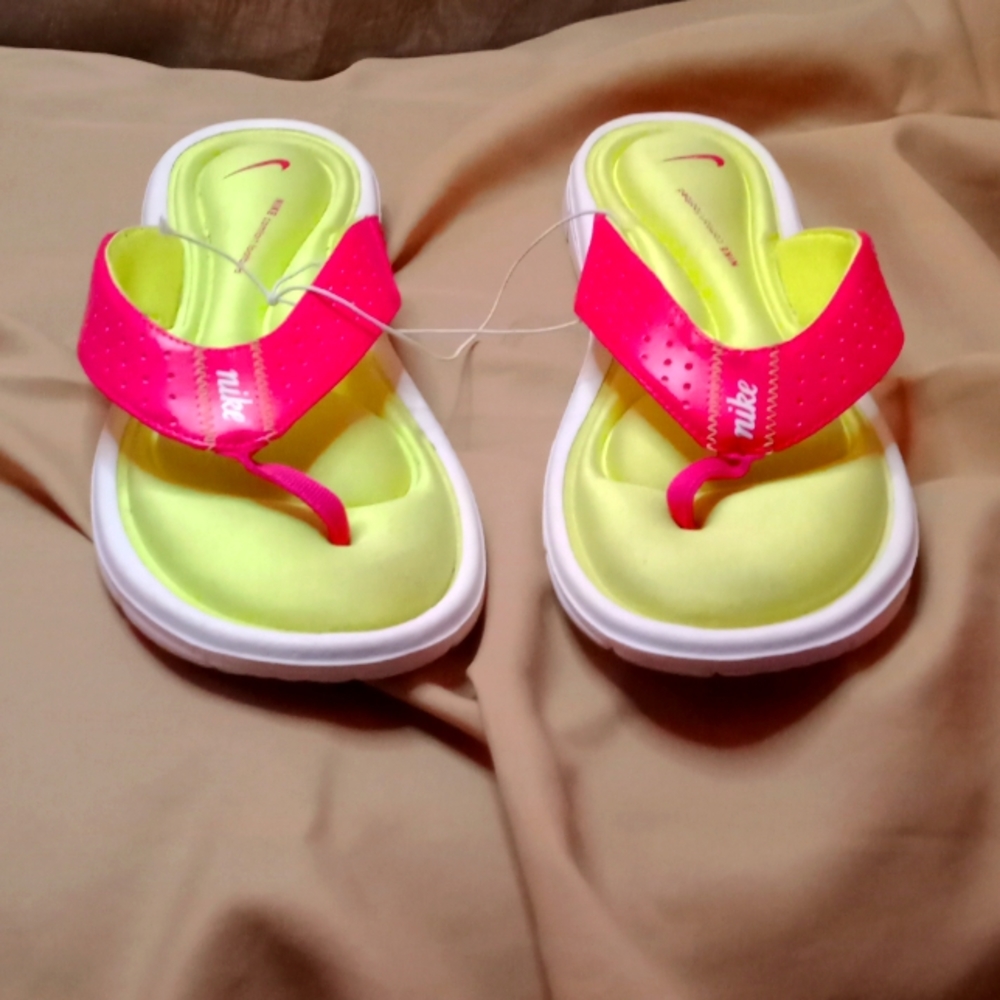 Nike sandals size 8 large pink/green
